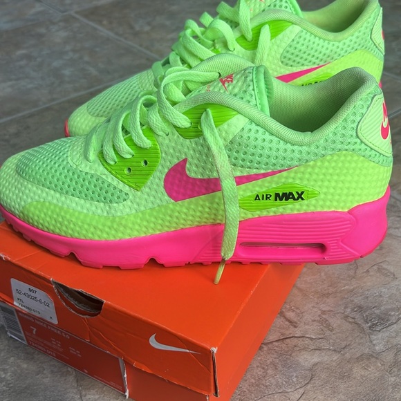 Nike Air Max sneakers size 7Y/8.5 women’s - Picture 3 of 7